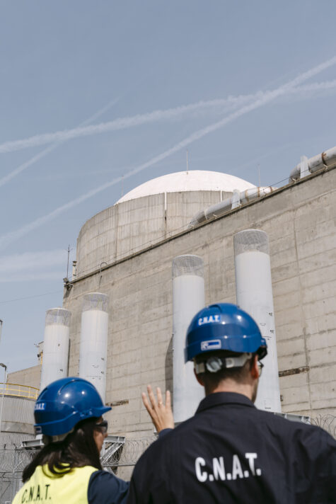 Trabajadores en la central nuclear de Almaraz