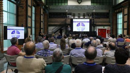 Un grupo de docentes actualiza sus conocimientos sobre la energía nuclear