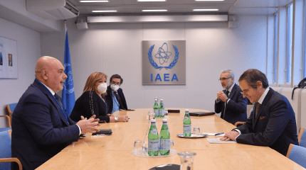 Enusa traslada su interés de colaborar y compartir conocimiento y experiencia con organismos como el OIEA