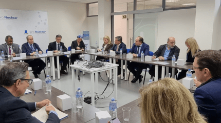 El director de la Agencia de la Energía Nuclear se interesa por la industria nuclear española