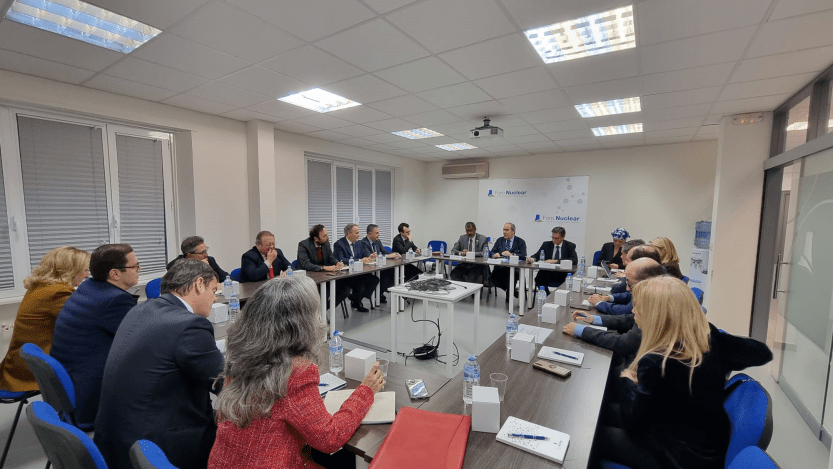 El director de la Agencia de la Energía Nuclear se interesa por la industria nuclear española