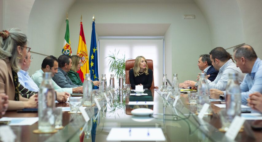 La Junta de Extremadura y AMAC unen esfuerzos para revocar el cierre de Almaraz
