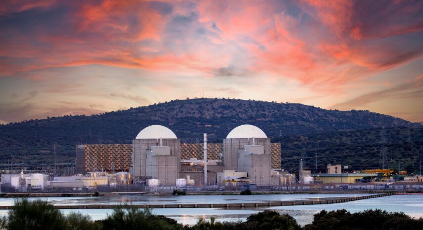 El Colegio Oficial de Ingenieros Industriales de Extremadura apoya la continuidad de Almaraz