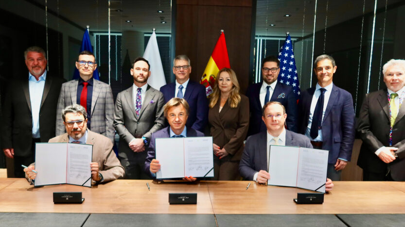 Firma acuerdo combustible